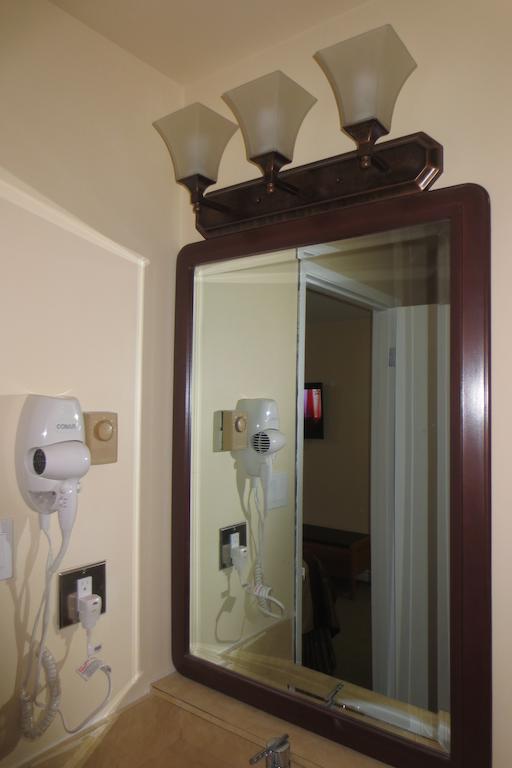 Vanderhoof Inn Room photo