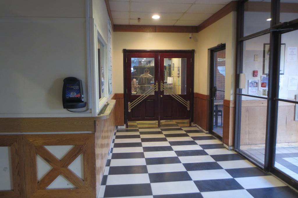 Vanderhoof Inn Exterior photo